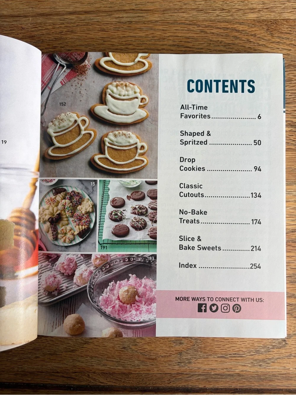Taste of Home Cookies Cookbook - Large Print Edition